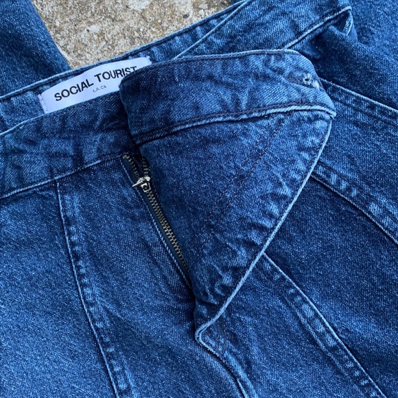 Social Tourist Hollister | Ultra High Rise Baggy Boho 70s Wide Leg Jeans - Picture 8 of 12